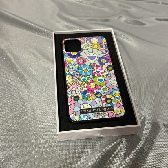 Takashi Murakami phone case ©TM/KK Flower Hard Case /
Metalic 11 Pro Max - Picture 4 of 7
